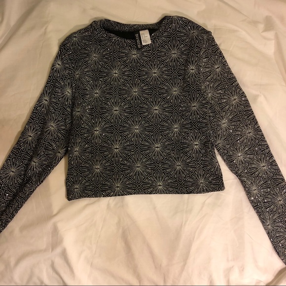 Shimmery designed long sleeve crop top - Picture 3 of 3